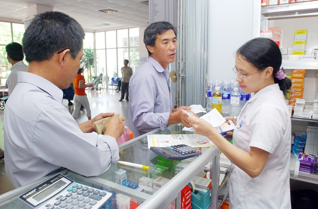 Để kiểm soát nạn thuốc giả, thuốc không đạt chất lượng, cần thành lập những nhóm chuyên viên đặc biệt bao gồm cả bác sĩ, dược sĩ, công an... Ảnh: NGỌC MINH