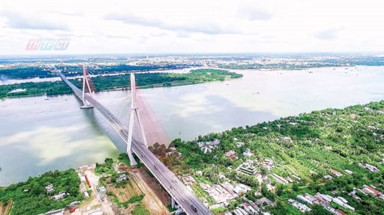 Cầu cần Thơ đưa vào sử dụng tháng 4-2010 đã mở ra trang mới cho sự phát triển của Cần Thơ và cả khu vực ĐBSCL.