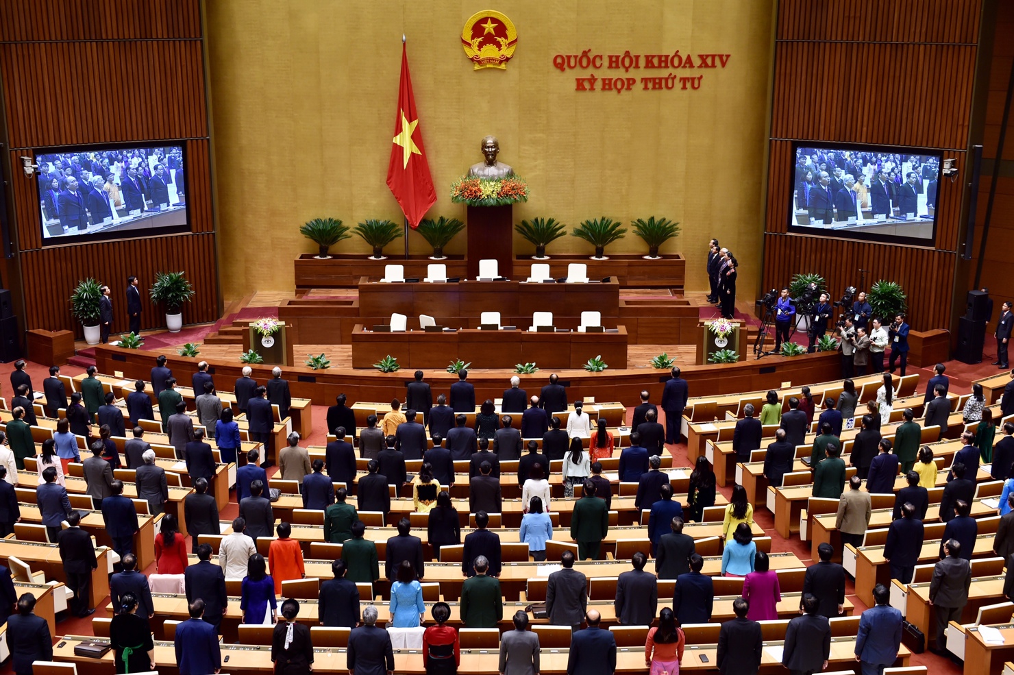 Kỳ họp thứ 4, Quốc hội khóa XIV bế mạc với nhiều quyết sách quan trọng.