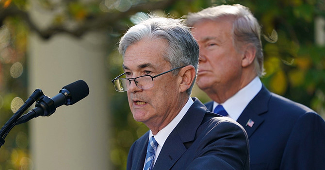 Ông Jerome Powell phát biểu cạnh Tổng thống Donald Trump. Ảnh: Pablo Martinez Monsivais/AP.