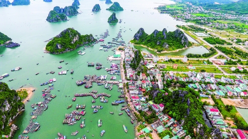 Cảng Cái Rồng, Vân Đồn, Quảng Ninh.