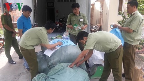 Thu giữ hàng nghìn gói trà, bột ngọt giả nhãn hiệu.
