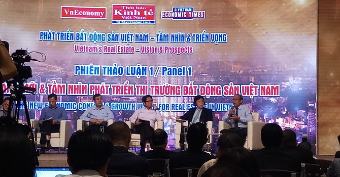  Các diễn giả trao đổi tại hội thảo - Ảnh: Huyền Trâm.