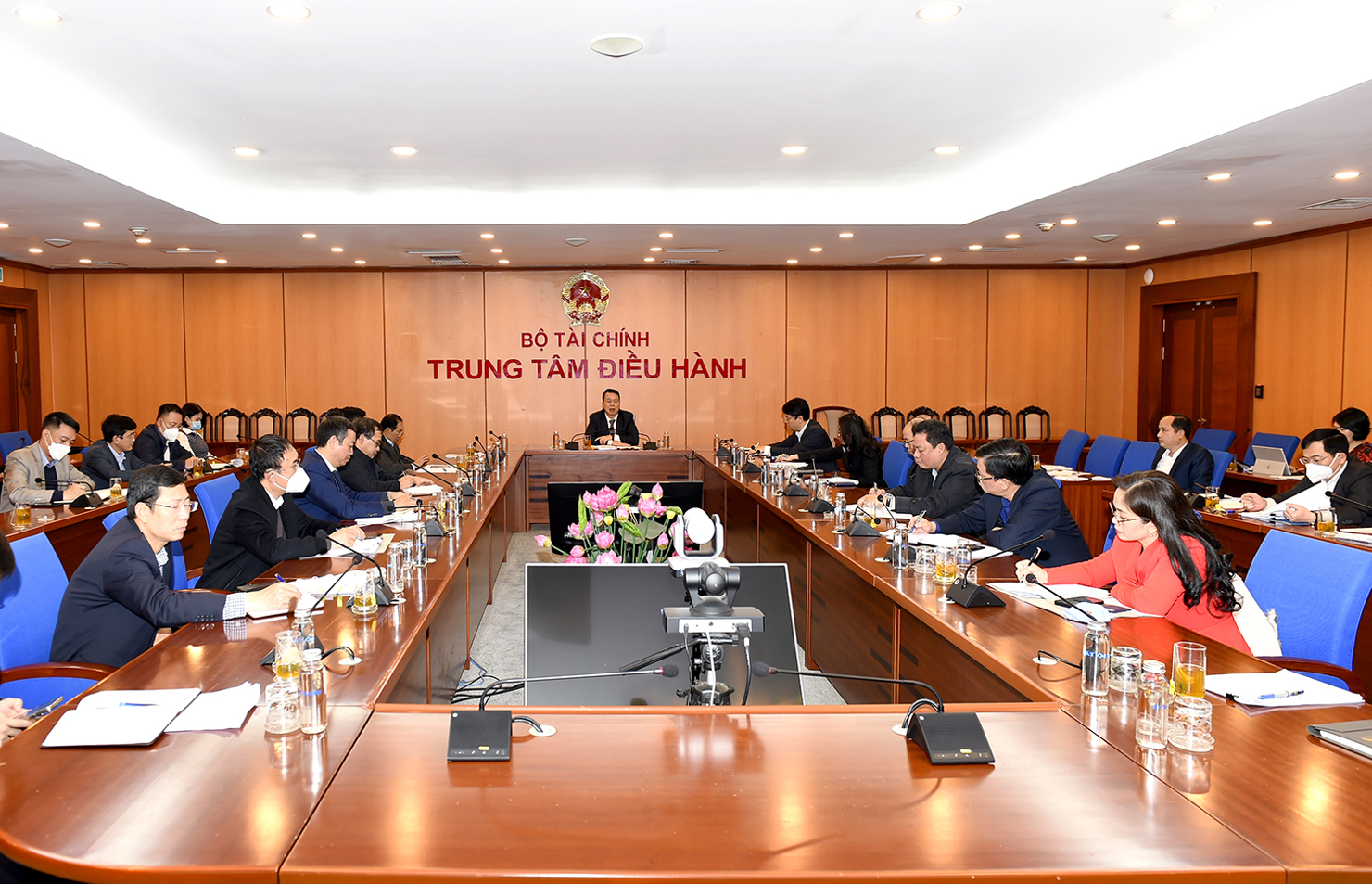 Thứ trưởng Bộ Tài chính Nguyễn Đức Chi chủ trì và chỉ đạo hội nghị.