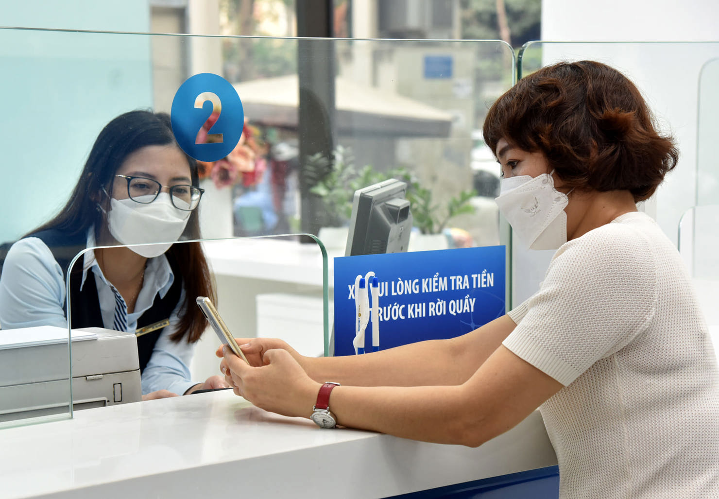 BAOVIET Bank là một trong 7 ngân hàng đầu tiên phối hợp với NAPAS chính thức ra mắt thẻ tín dụng nội địa, góp phần đẩy mạnh thanh toán không dùng tiền mặt, đẩy lùi tín dụng đen.