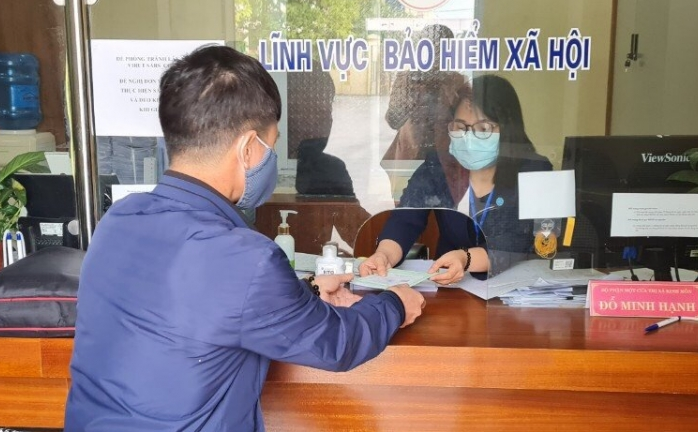 Theo quy định của Luật Bảo hiểm xã hội năm 2014, mức đóng BHXH tự nguyện hằng tháng bằng 22% mức lương cơ sở hiện hành, do người tham gia BHXH tự nguyện lựa chọn.