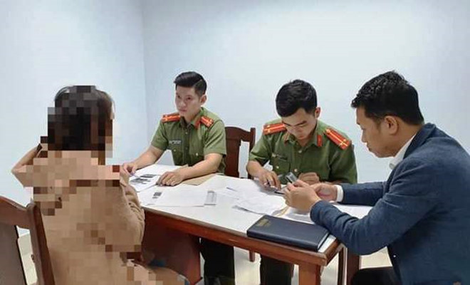 Công an Đà Nẵng làm việc với nữ Facebooker vì đã tung tin sai sự thật về virus corona. Nguồn: thanhnien.vn