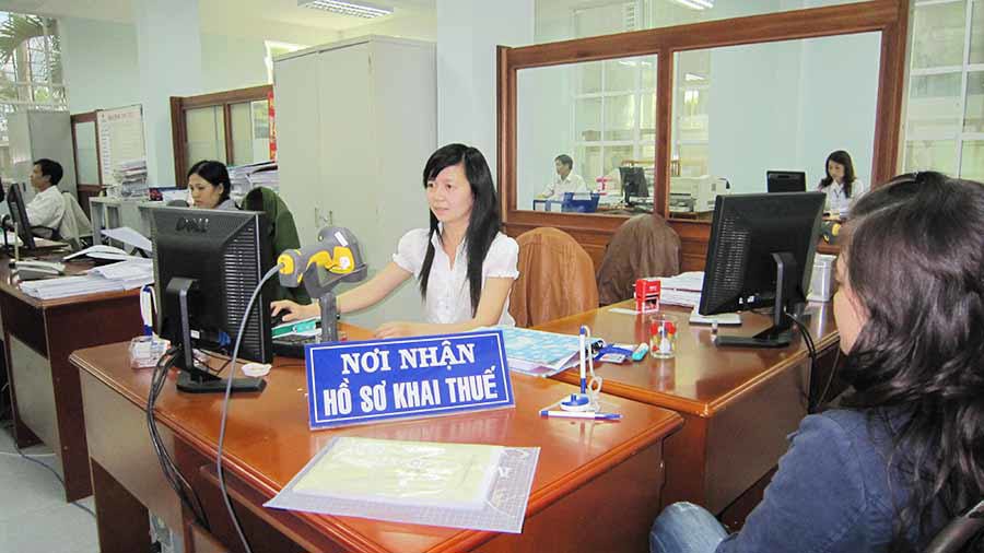 Ngành Thuế hỗ trợ người nộp thuế thanh toán tiền sử dụng đất cả Thứ 7 và Chủ nhật.
