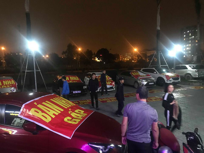 Cảnh người dân căng băng rôn để phản đối chủ đầu tư tại một dự án nhà chung cư ở TP. Hà Nội. Nguồn: internet