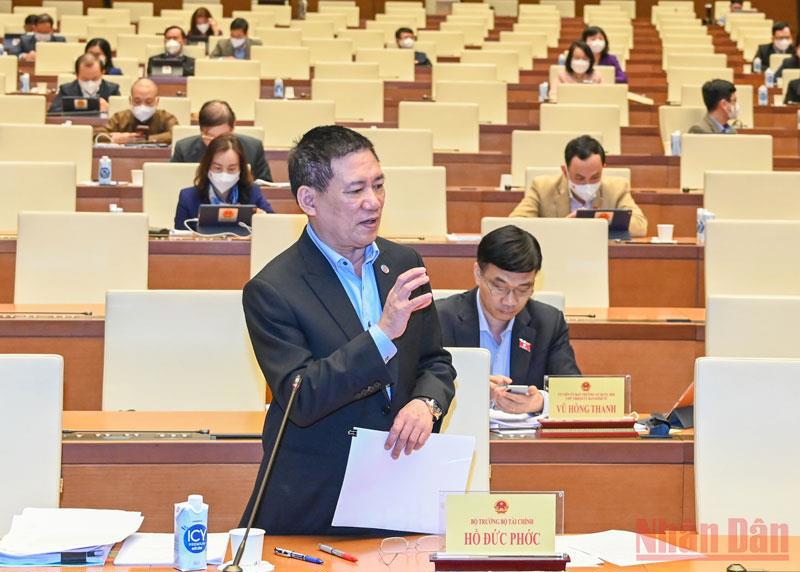  Bộ trưởng Tài chính Hồ Đức Phớc phát biểu giải trình, làm rõ một số vấn đề đại biểu Quốc hội nêu. Ảnh: Duy Linh.
