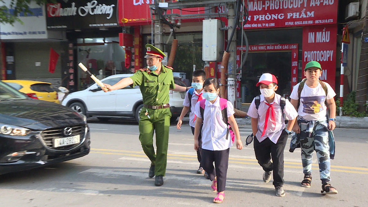 Tăng cường tuyên truyền giáo dục học sinh, thanh thiếu niên khi tham gia giao thông.