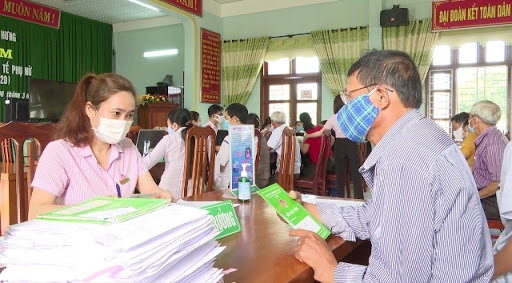 Nhiều địa phương tạm chi hàng trăm tỷ đồng hỗ trợ người nghèo vượt qua khó khăn do đại dịch COVID-19