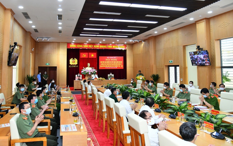Bộ Công an tổ chức Hội nghị toàn quốc quán triệt, giao nhiệm vụ và phát lệnh ra quân bảo đảm an ninh, trật tự Ngày bầu cử ĐBQH khóa XV và HĐND các cấp, nhiệm kỳ 2021-2026 (ngày 12/5). Ảnh: nhandan.com.vn