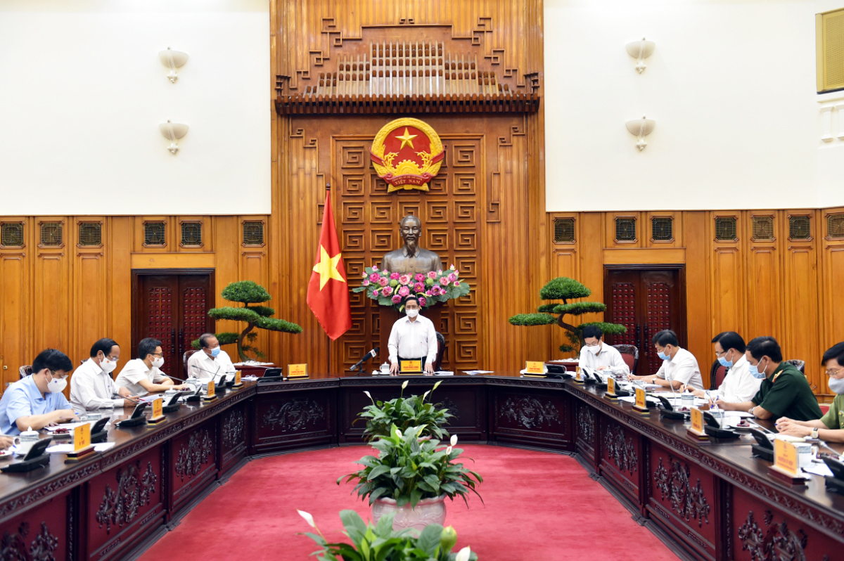 Thủ tướng Chính phủ Phạm Minh Chính chủ trì cuộc họp Thường trực Chính phủ về phòng chống dịch bệnh Covid-19 chiều ngày 24/5. Nguồn: VGP