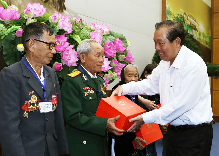 Nhà nước sẽ dành hơn 330 tỷ đồng tặng quà cho người có công nhân dịp ngày Thương binh - Liệt sĩ.