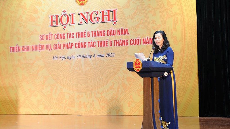 Thứ trưởng Bộ Tài chính Vũ Thị Mai phát biểu chỉ đạo Hội nghị.