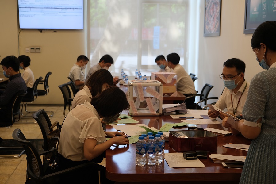 Phiên đấu giá của CTCP Sản xuất và Thương mại Nhựa Việt Thành tại HNX.