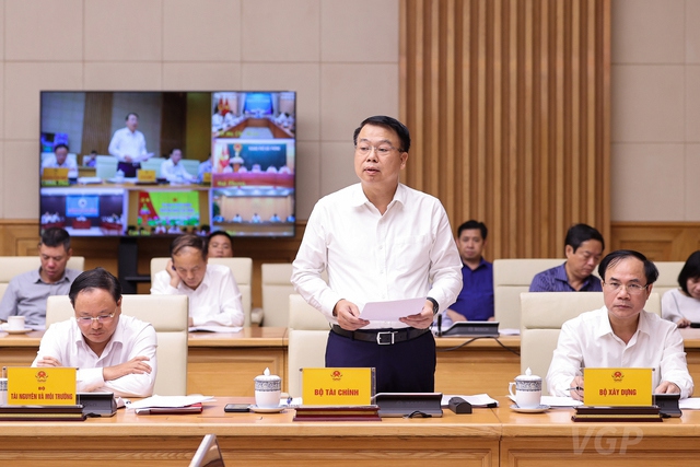 Thứ trưởng Bộ Tài chính Nguyễn Đức Chi phát biểu tại Hội nghị phát triển thị trường BĐS an toàn, lành mạnh, bền vững. Ảnh VGP/Nhật Bắc.