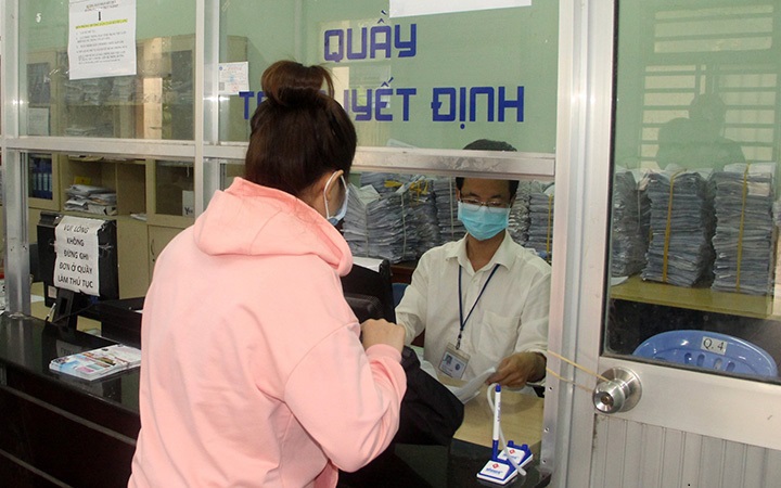 Xử lý hồ sơ bảo hiểm thất nghiệp của người lao động trước khi dịch bùng phát ở TP. Hồ Chí Minh. Quý Hiền).