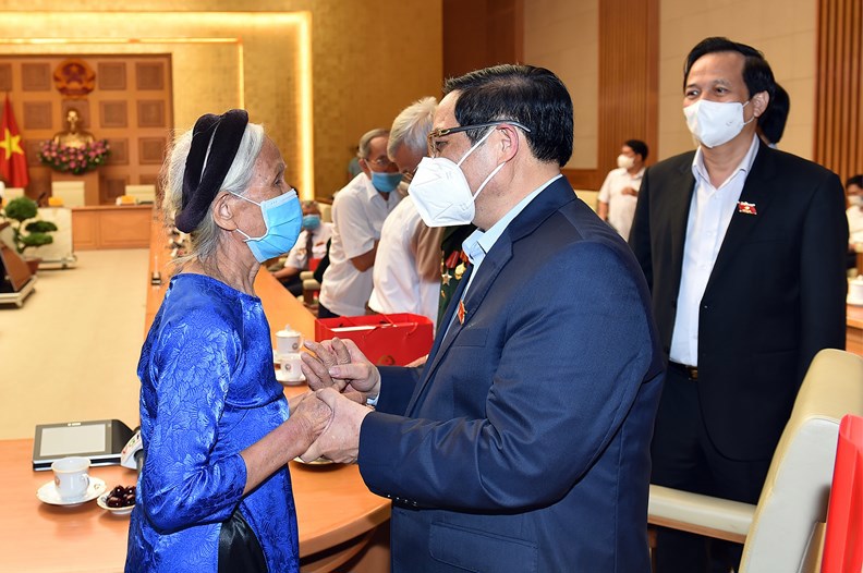 Thủ tướng Chính phủ Phạm Minh Chính gặp mặt, tri ân đại biểu người có công với cách mạng. Nguồn: chinhphu.vn