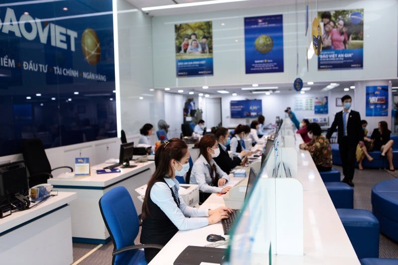BAOVIET Bank ra mắt tính năng định danh điện tử eKYC trên BAOVIET Smart, giúp nỗ lực “số hóa” dịch vụ ngân hàng ngày một chuyên nghiệp hơn, mang lại trải nghiệm dịch vụ trọn vẹn cho khách hàng.