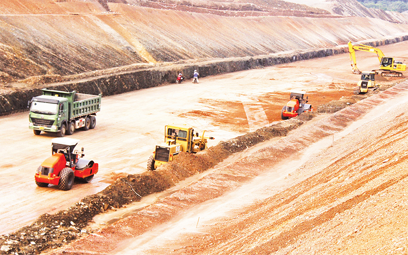 Các nhà thầu triển khai thi công dự án đường cao tốc Vĩnh Hảo - Phan Thiết.