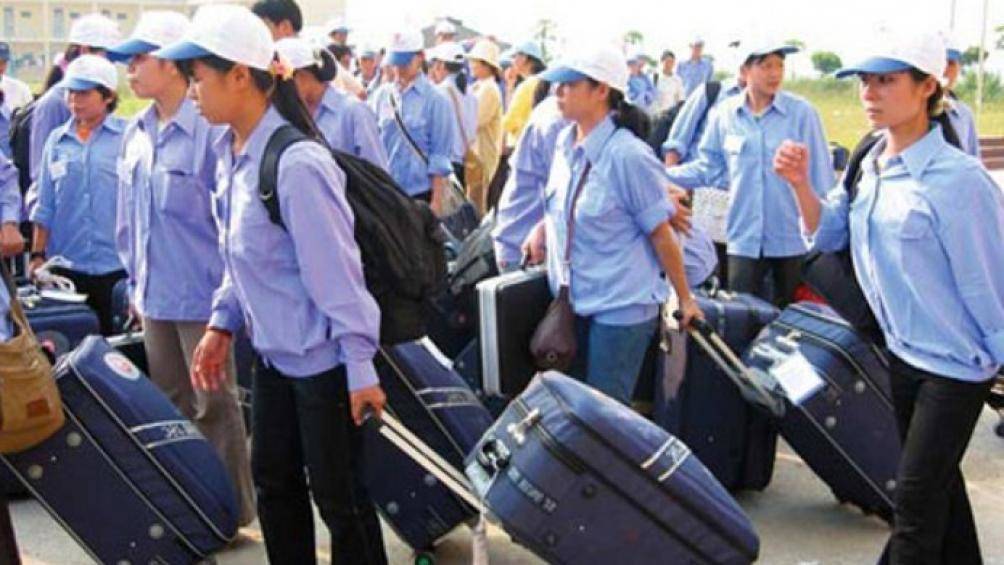 Người lao động thuộc hộ nghèo, người dân tộc thiểu số được vay với lãi suất bằng 50% vay vốn đối với hộ nghèo do Chính phủ quy định.