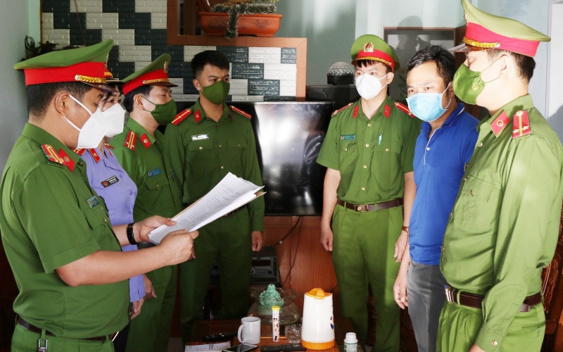 Công an Quảng Bình tống đạt quyết định khởi tố vụ án, khởi tố bị cán đối với Cao Tiến Dũng.