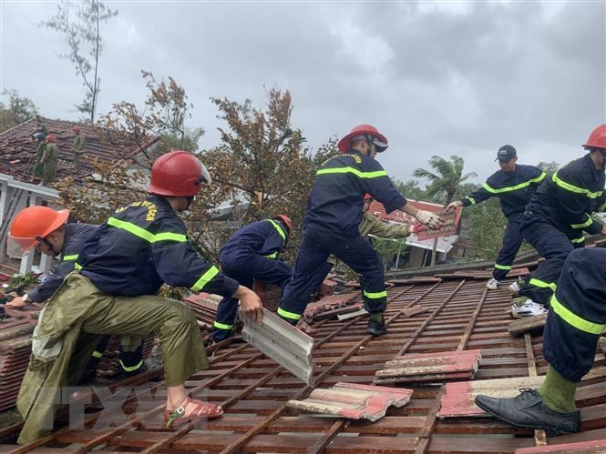 Các địa phương bị ảnh hưởng của bão, lũ tập trung tìm kiếm người còn mất tích; hỗ trợ cứu chữa người bị thương. Ảnh: chinhphu.vn