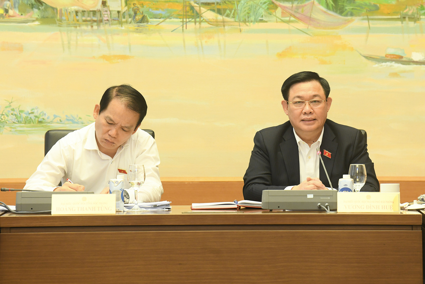Chủ tịch Quốc hội lưu ý yêu cầu của Tổng Bí thư Nguyễn Phú Trọng tại Hội nghị Trung ương 4 Khóa XIII về thống nhất xây dựng Chiến lược, Kế hoạch tổng thể ứng phó với dịch bệnh COVID-19.