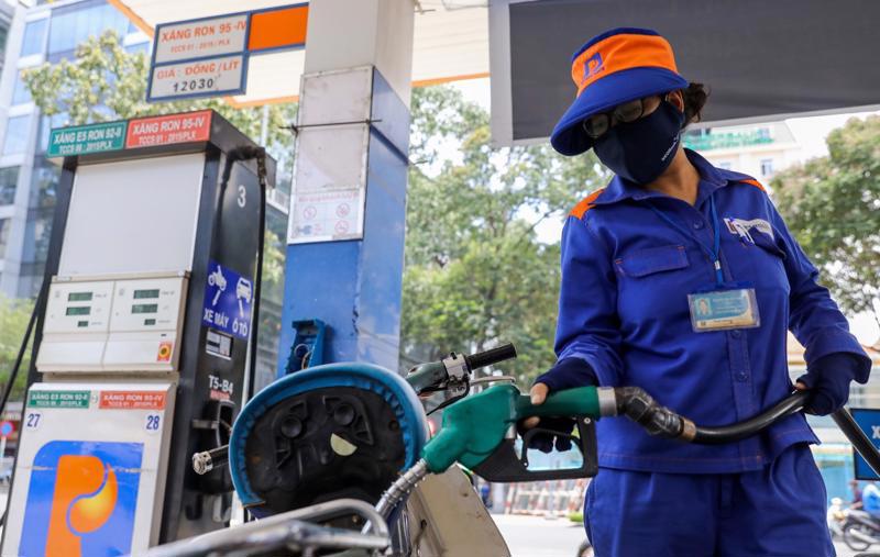 Thủ tướng Chính phủ yêu cầu tăng cường quản lý, điều hành, không để thiếu hụt nguồn cung xăng dầu.
