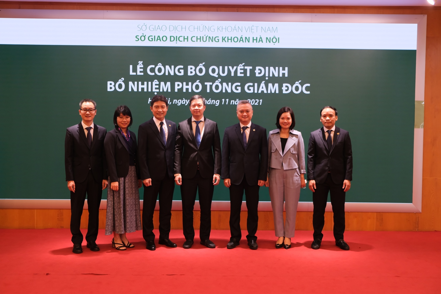 Ban lãnh đạo Sở Giao dịch chứng khoán Hà Nội hiện nay.