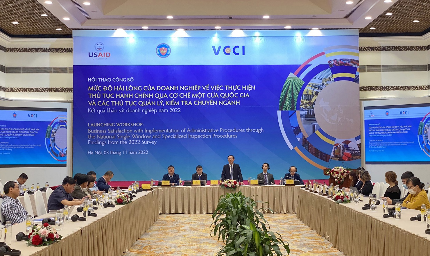 Toàn cảnh Hội nghị công bố kết quả “Khảo sát mức độ hài lòng của doanh nghiệp về thực hiện thủ tục hành chính thông qua Cơ chế một cửa quốc gia và thủ tục quản lý, kiểm tra chuyên ngành năm 2021”.