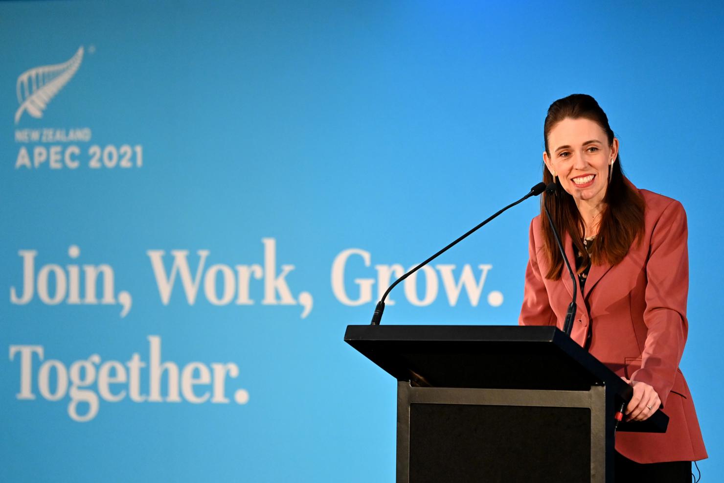 Thủ tướng New Zealand Jacinda Ardern giới thiệu Chủ đề của Năm APEC 2021 Cùng phối hợp-Cùng hành động-Cùng tăng trưởng Ảnh: APEC2021NZ