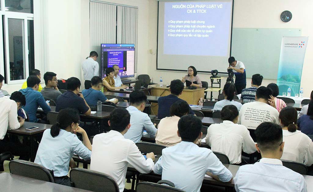 Hoạt động đào tạo của Trung tâm Nghiên cứu Khoa học và Đào tạo Chứng khoán