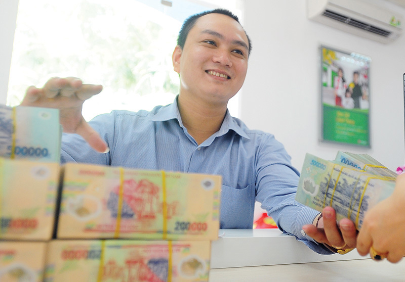 Việc giảm lãi suất dịp này được nhận định sẽ kích thích nhu cầu vay của các doanh nghiệp trong thời điểm cuối năm.