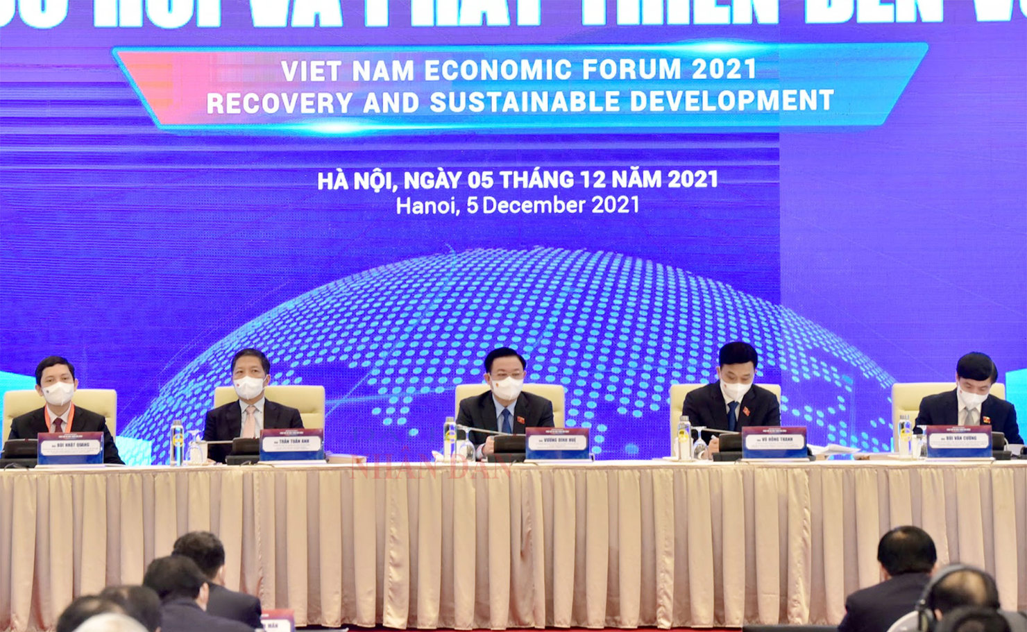 Chủ tịch Quốc hội Vương Đình Huệ chủ trì Diễn đàn Kinh tế Việt Nam năm 2021.