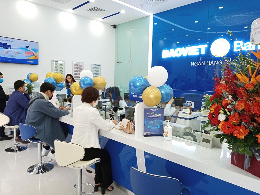 Khách hàng gửi mới hoặc tái tục các món tiền gửi tiết kiệm với số tiền từ 50 triệu đồng, kỳ hạn từ 6 tháng trở lên có thể may mắn nhận được nhiều giải thưởng có giá trị.