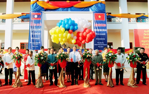 Lễ khánh thành và bàn giao công trình trường Trung học cơ sở Đông Savẳn