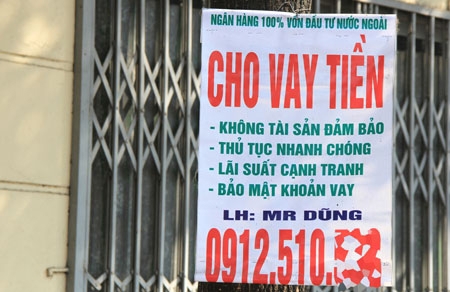“Tín dụng đen” công khai quảng cáo trên đường. Nguồn: internet