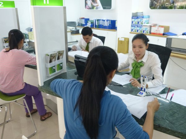 Cho đến nay đại hội đồng cổ đông ngân hàng không có tiếng nói quyết định sau cùng về nhân sự lãnh đạo và mức cổ tức tiền mặt, vô hình trung quyền lực của cổ đông đang bị thu hẹp. Ảnh: Uyên Viễn