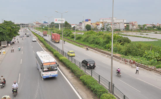 Bộ GTVT yêu cầu xử lý tình trạng “bảo kê” xe khách trên QL 5 trong tháng 5. Ảnh: Thủy Sinh