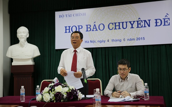 Ông Phạm Đình Thi, Vụ trưởng Vụ Chính sách thuế, Bộ Tài chínhtrả lời phóng viên. Nguồn: baohaiquan.vn