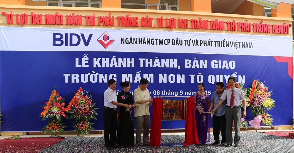 Lễ khánh thành bàn giao công trình trường mầm non Tô Quyền tại xã Nghĩa Trụ do BIDV tài trợ xây dựng. Nguồn: bidv.com.vn 