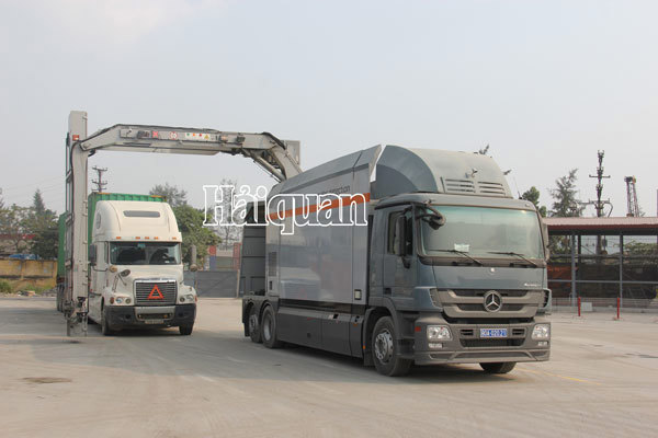  Hệ thống máy soi di động (Hải quan Hải Phòng) soi chiếu hàng hóa XNK. Nguồn: T.Bình/baohaiquan.vn 