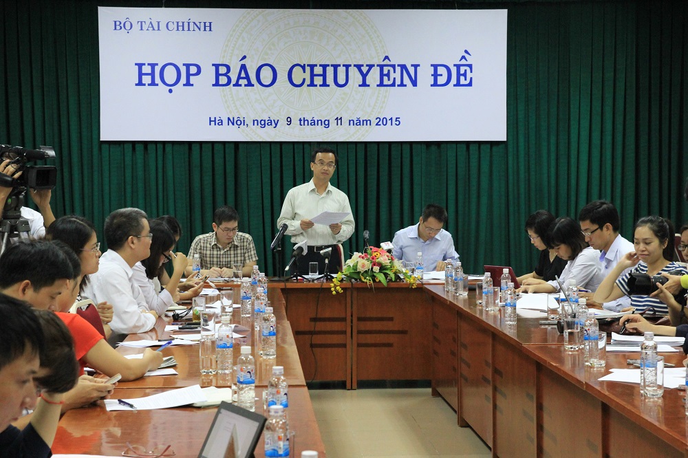 Ông Vũ Nhữ Thăng, Vụ trưởng Vụ Hợp tác Quốc tế thông báo về lộ trình cam kết xóa bỏ thuế xuất, nhập khẩu của Việt Nam. Nguồn: tapchitaichinh.vn 
