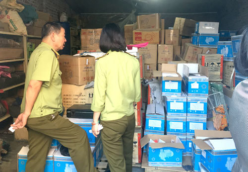 Số vụ vi phạm gia tăng và diễn biến ngày càng phức tạp đòi hỏi các lực lượng chức năng phải tăng cường đấu tranh quyết liệt, hiệu quả hơn trong những tháng cuối năm. Nguồn: hanoimoi.com.vn