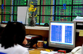 Tính đến thời điểm 31/12/2015, số cổ phiếu niêm yết trên HNX là 377 mã cổ phiếu. Nguồn: dantri.com.vn