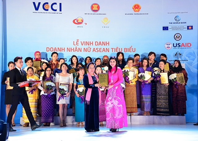 Nữ doanh nhân Việt Nam tại lễ vinh danh. Nguồn: nhandan.com.vn