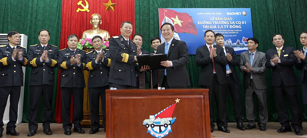 Lễ bàn giao xuồng Trường Sa CQ 01 do Tập đoàn Bảo Việt tặng cán bộ, chiến sỹ và nhân dân huyện đảo Trường Sa. Nguồn: baoviet.com.vn